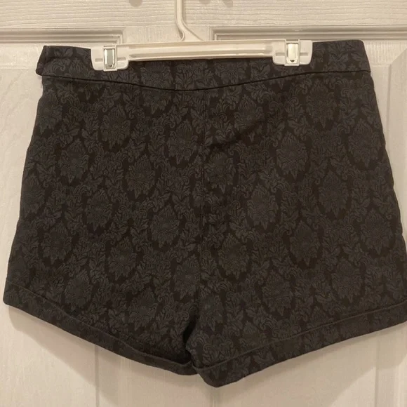 Forever 21 Black Purple Damask Print Fitted Mini Shorts Hot Pants - Picture 4 of 6